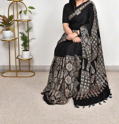 DHARVI BLACK COLOR AJRAK PRINTED MUSLIN COTTON SAREE