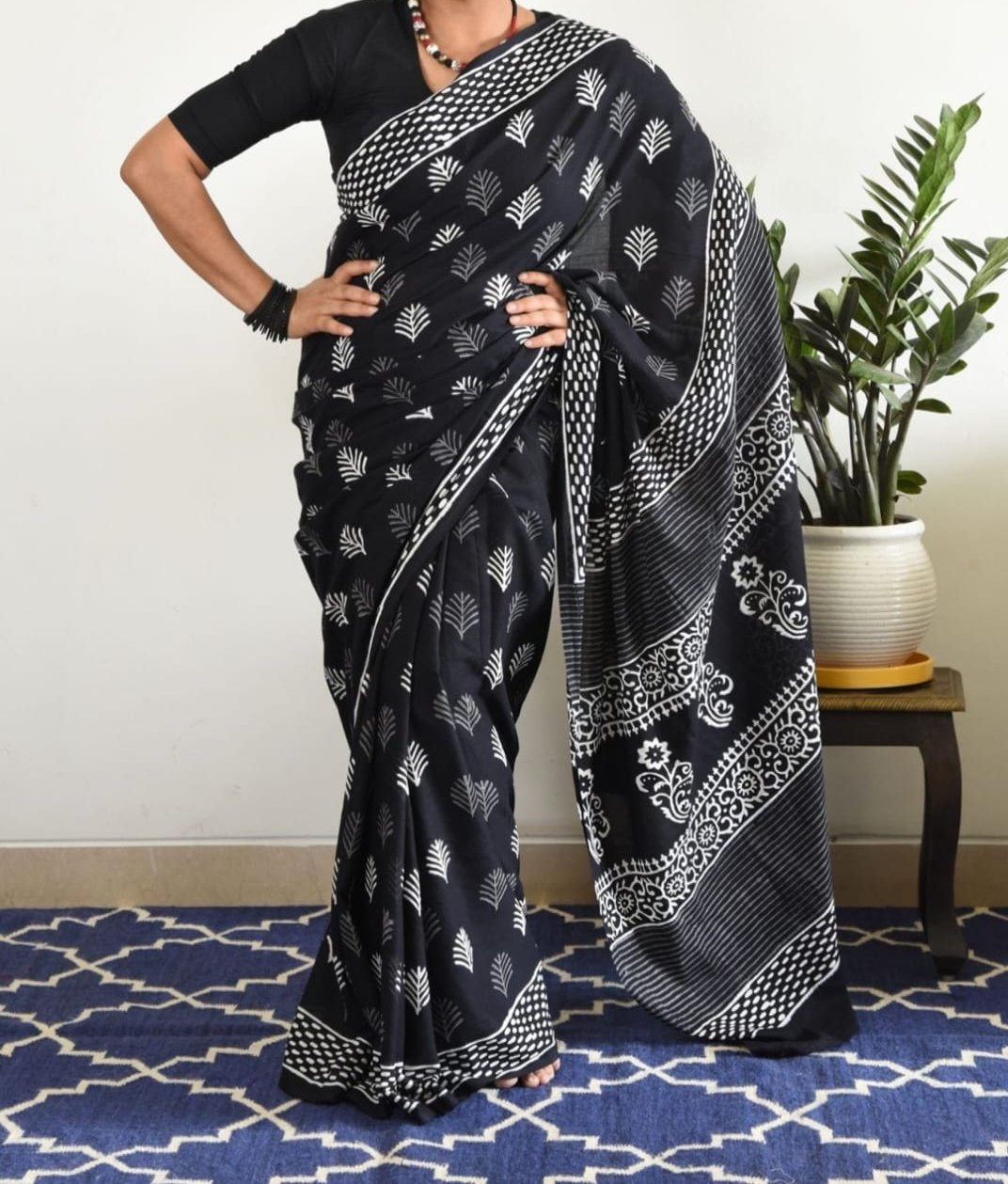 EXCLUSIVE BLACK PRINTED LINEN SAREE