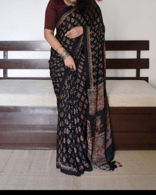 BLACK AND MAROON AJRAK PRINTED MUSLIN COTTON SAREE