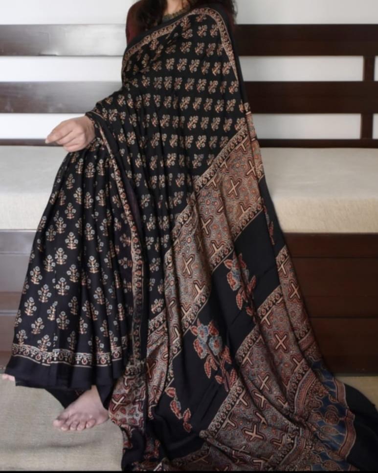 BLACK AND MAROON AJRAK PRINTED MUSLIN COTTON SAREE