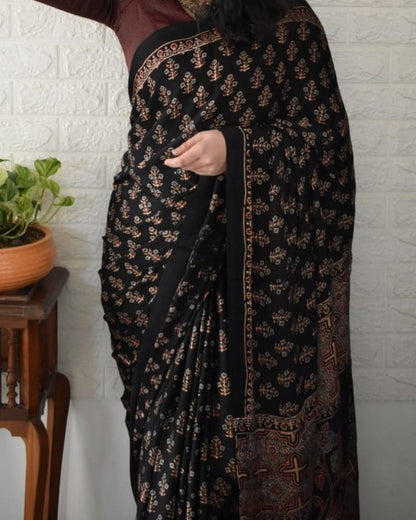 BLACK AND MAROON AJRAK PRINTED MUSLIN COTTON SAREE