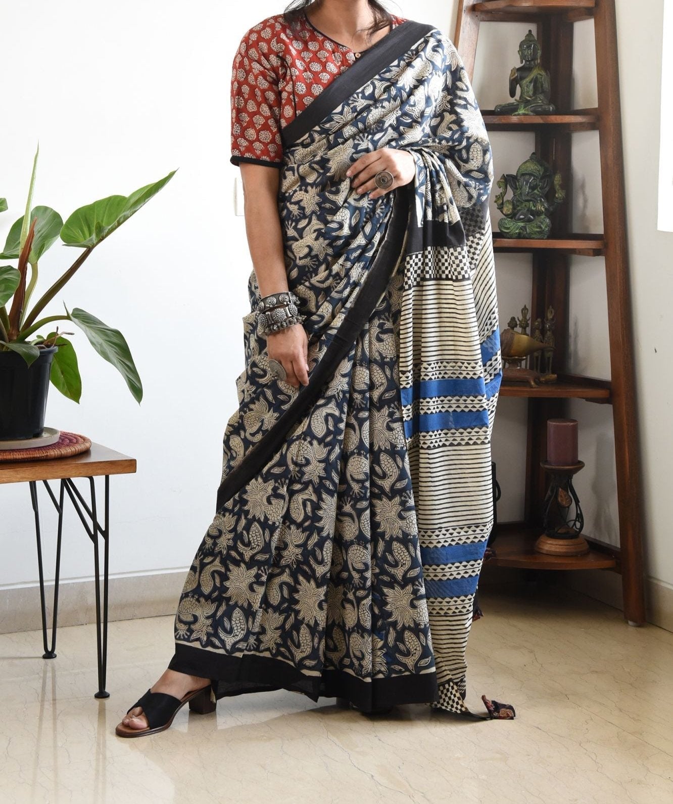 EXCLUSIVE NAVY BLUE PRINTED LINEN SAREE