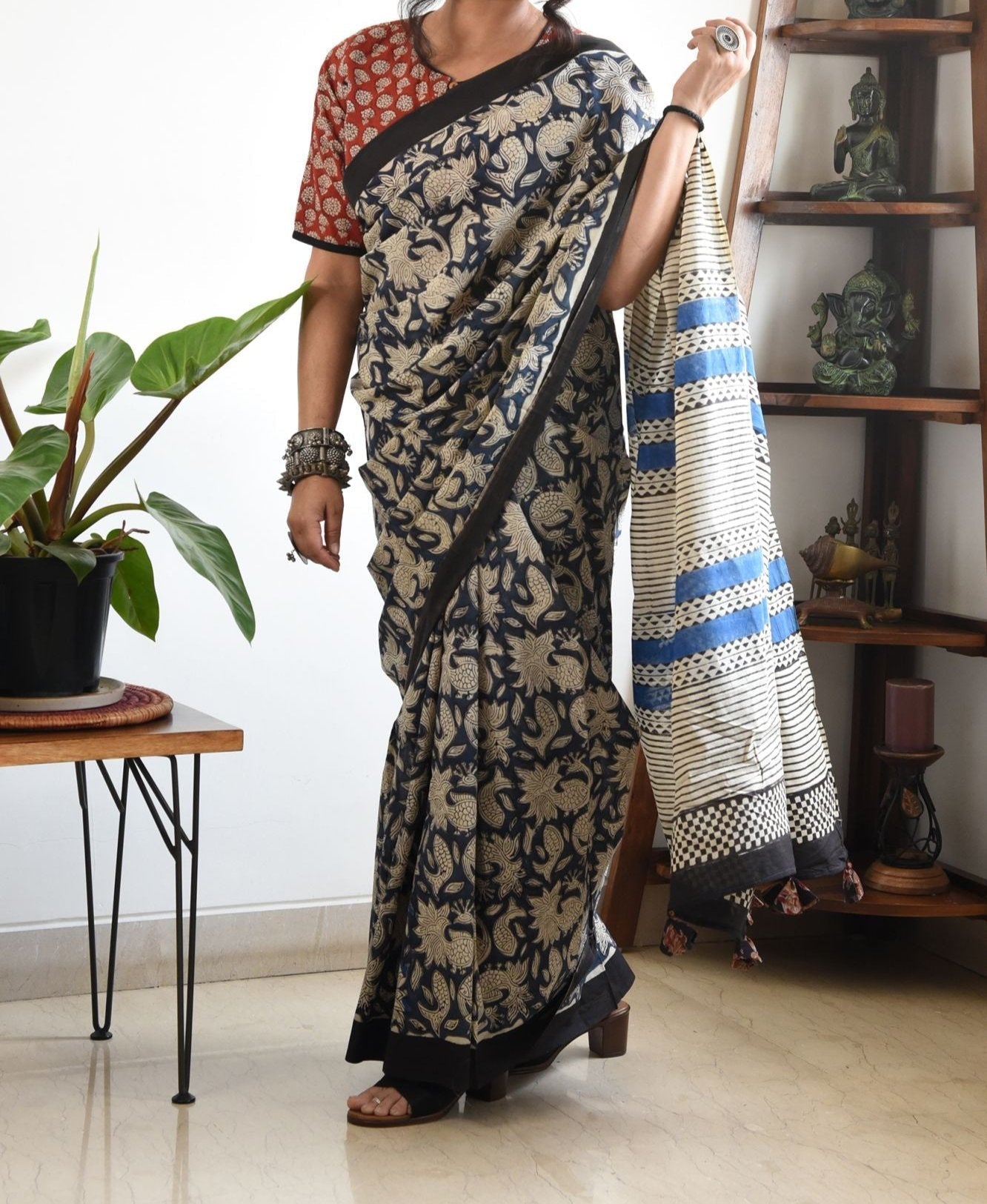 EXCLUSIVE NAVY BLUE PRINTED LINEN SAREE