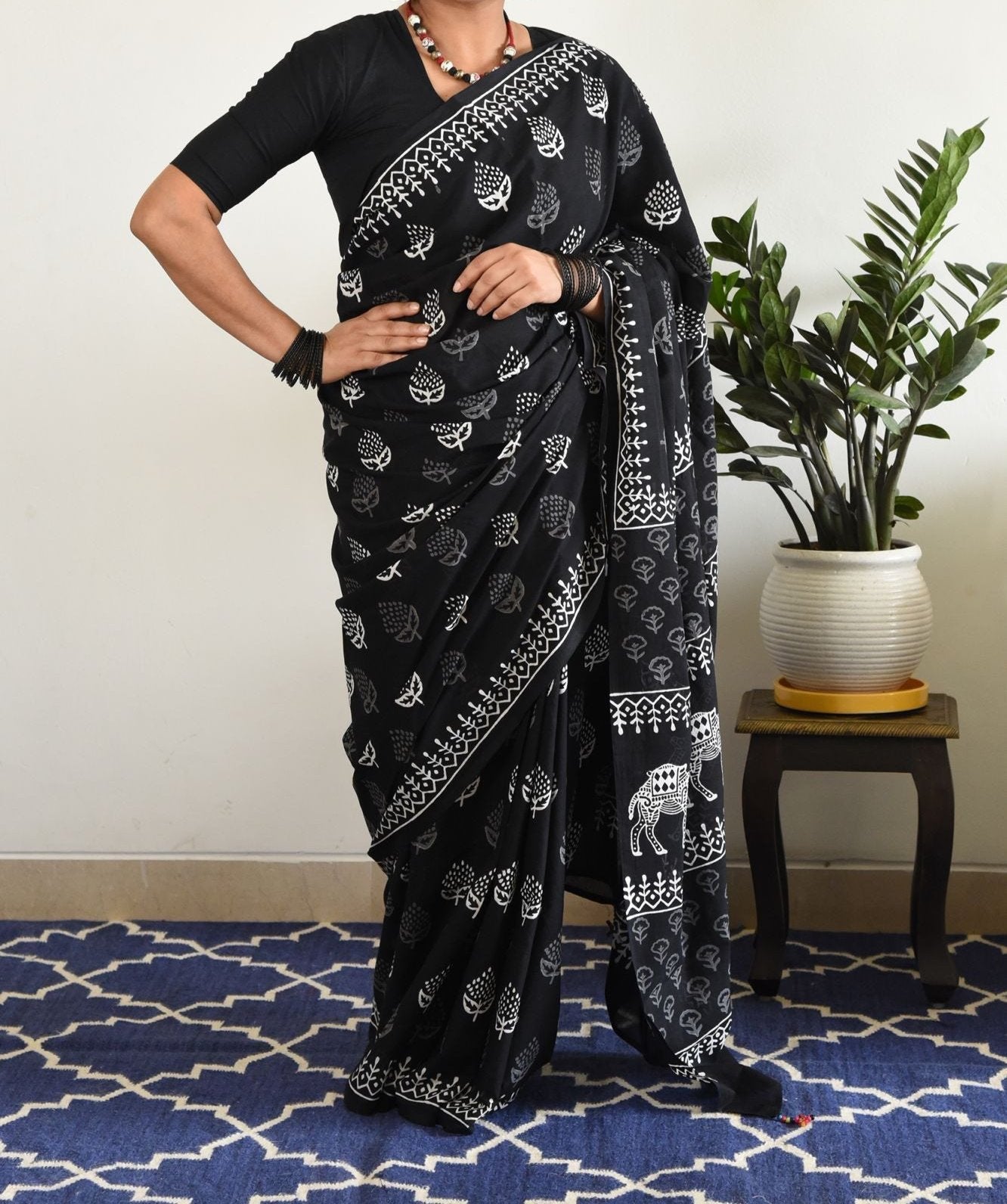 EXCLUSIVE BLACK PRINTED LINEN SAREE