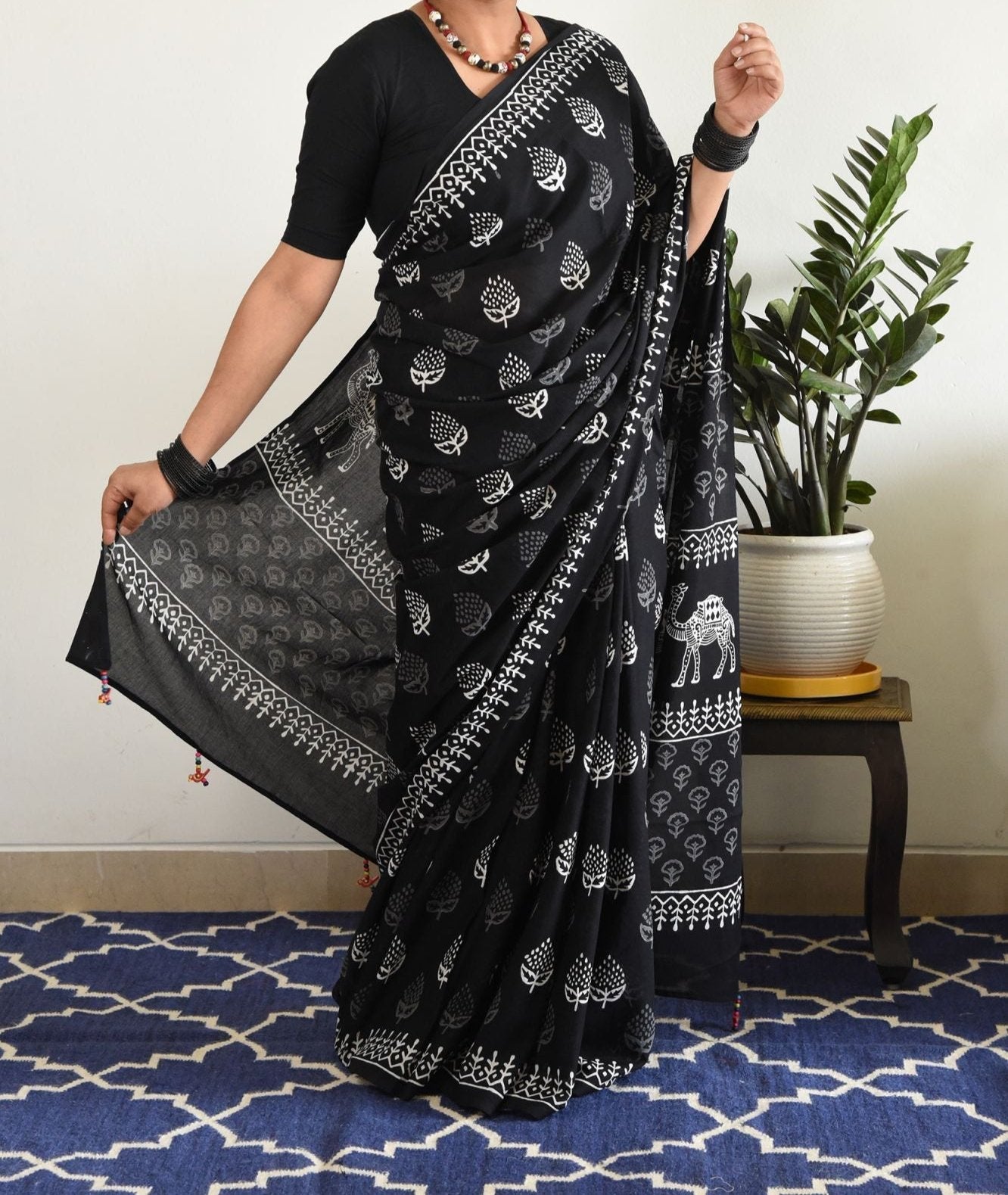 EXCLUSIVE BLACK PRINTED LINEN SAREE