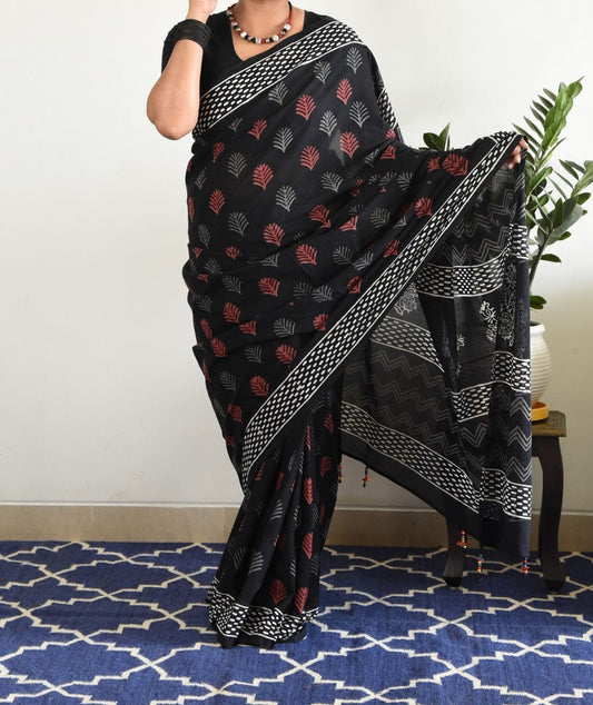 EXCLUSIVE BLACK AND RED PRINTED LINEN SAREE